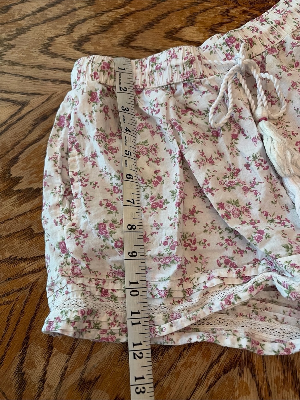 Rachel Ashwell Women's Pajama Shorts
Floral Tassel Drawstring Pockets
Size S - Picture 3 of 5